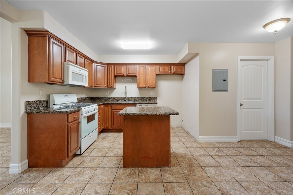 Property Photo:  17088 Chatsworth Street D  CA 91344 