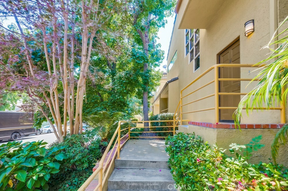 Property Photo:  795 Magnolia Avenue 14  CA 91106 