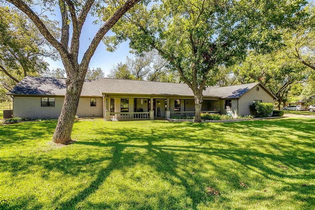 Property Photo:  8621 Ravenswood Road  TX 76049 