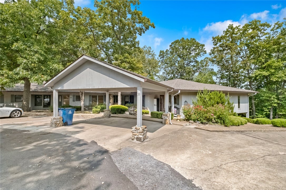 Property Photo:  39 Abingdon Lane  AR 72715 