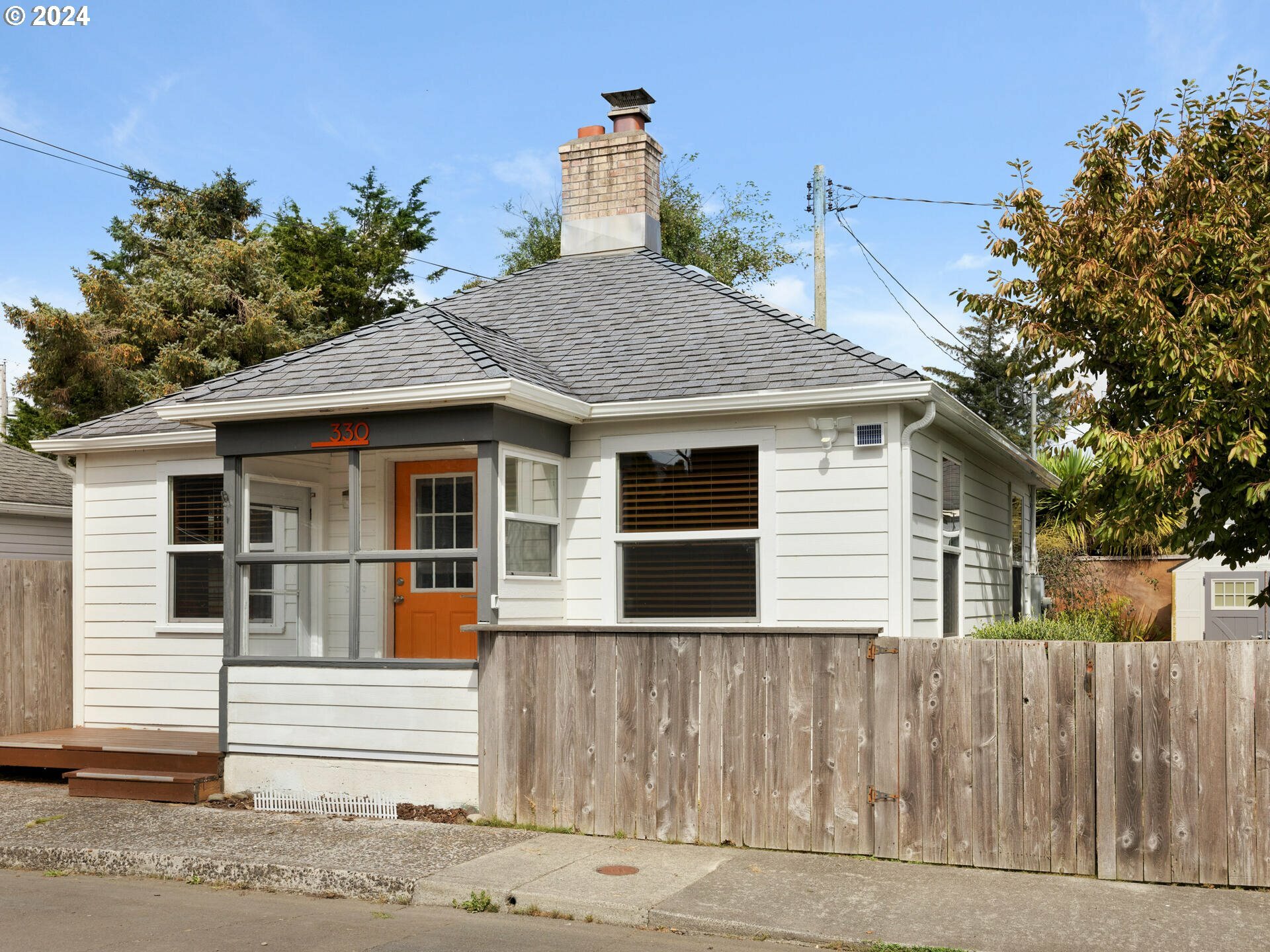 Property Photo:  330 Avenue K  OR 97138 