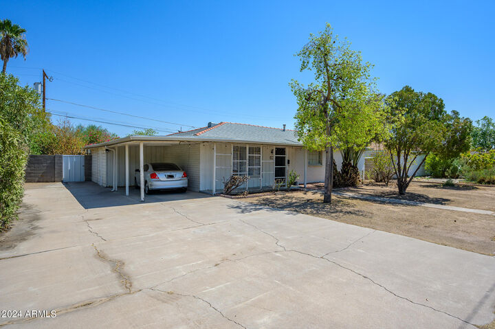 Property Photo: 5813 N 23rd Avenue AZ 85015