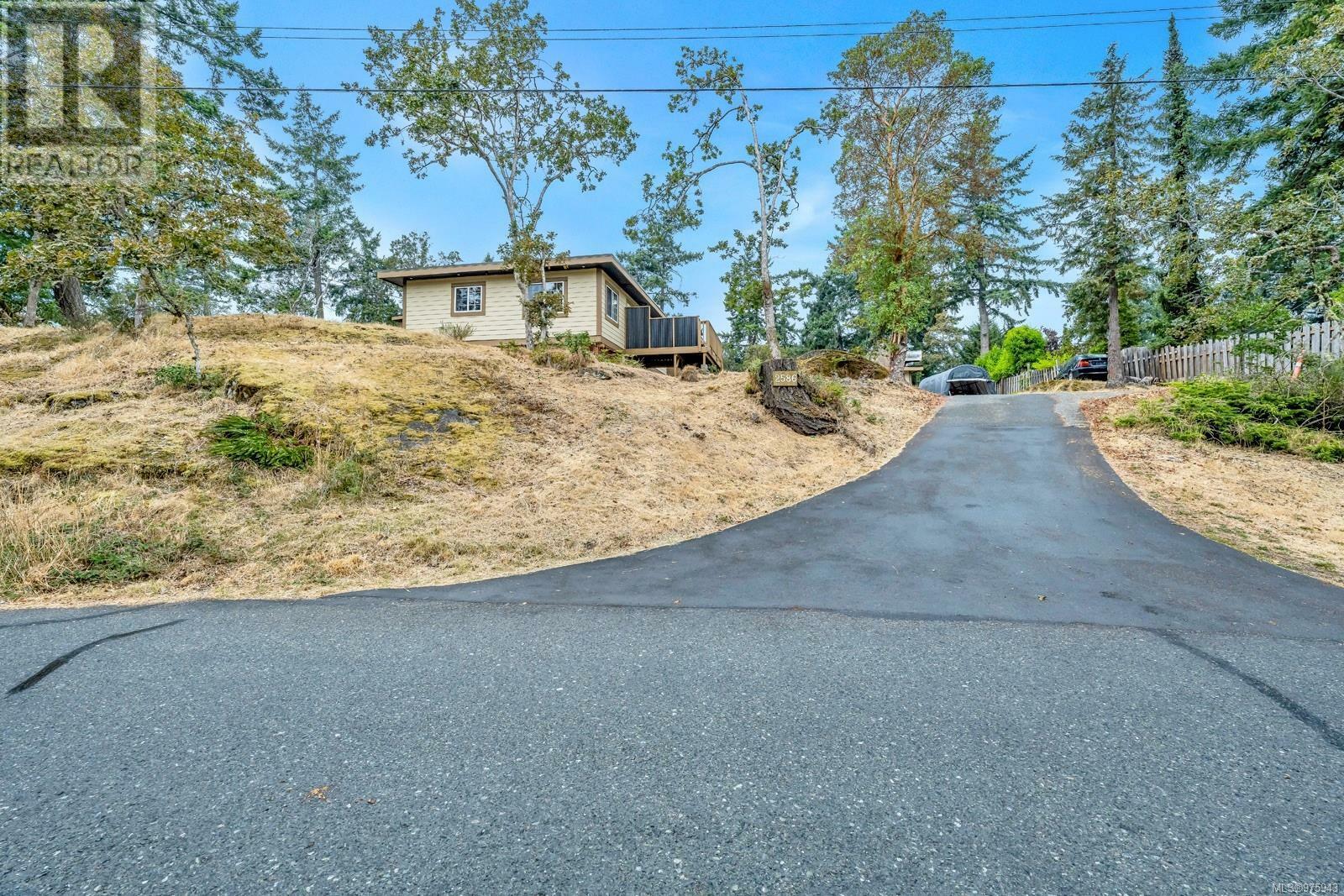 Photo de la propriété:  2586 Rainville Road  BC V9B 3N1 