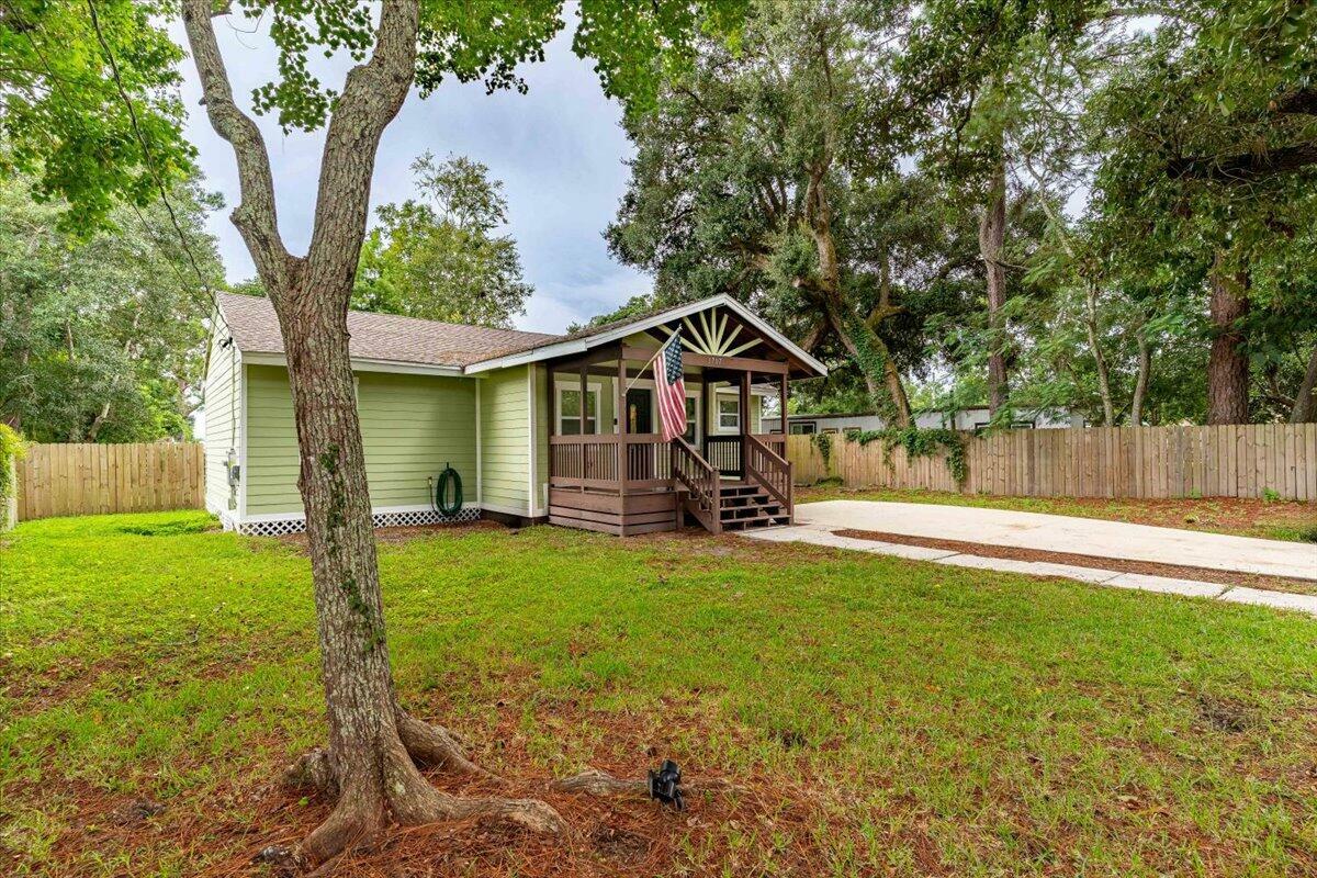 Property Photo:  3707 Stonewall Avenue  FL 32507 