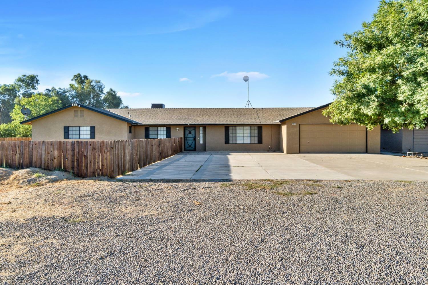 20275 Fremont Avenue  Lemoore CA 93245 photo