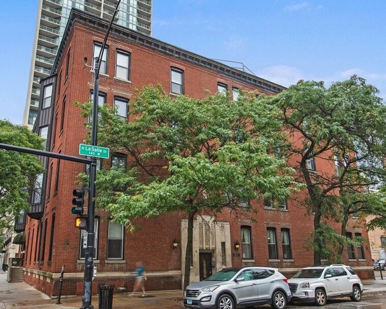 Property Photo:  1039 N Lasalle Street 16  IL 60610 