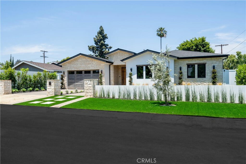 Property Photo:  11541 Kling Street  CA 91602 