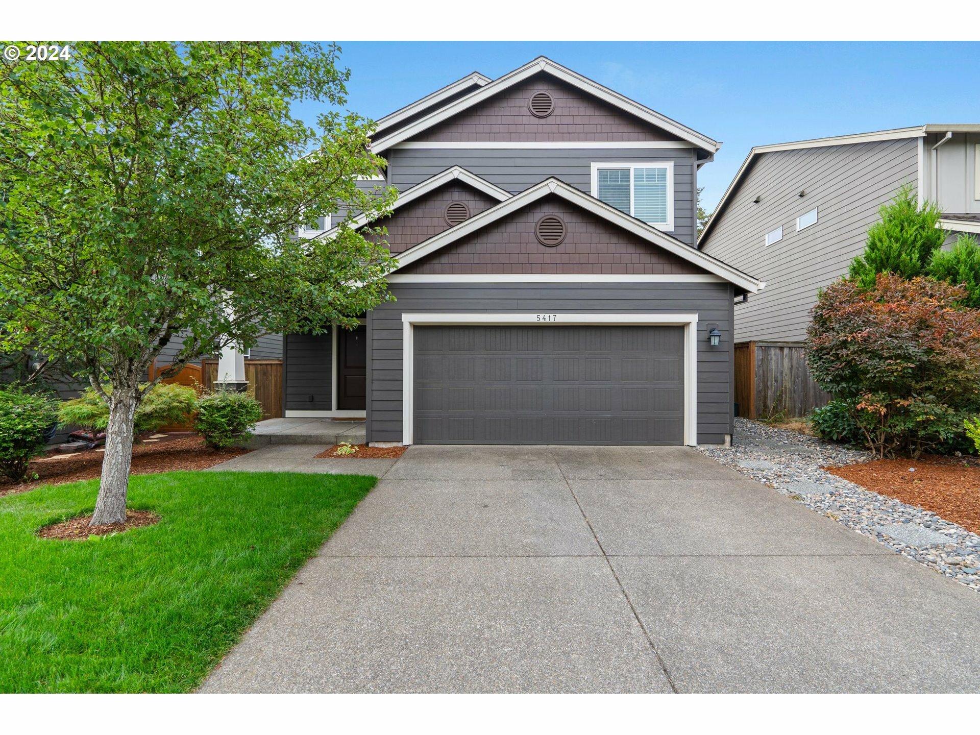 Property Photo:  5417 NE 51st Cir  WA 98661 