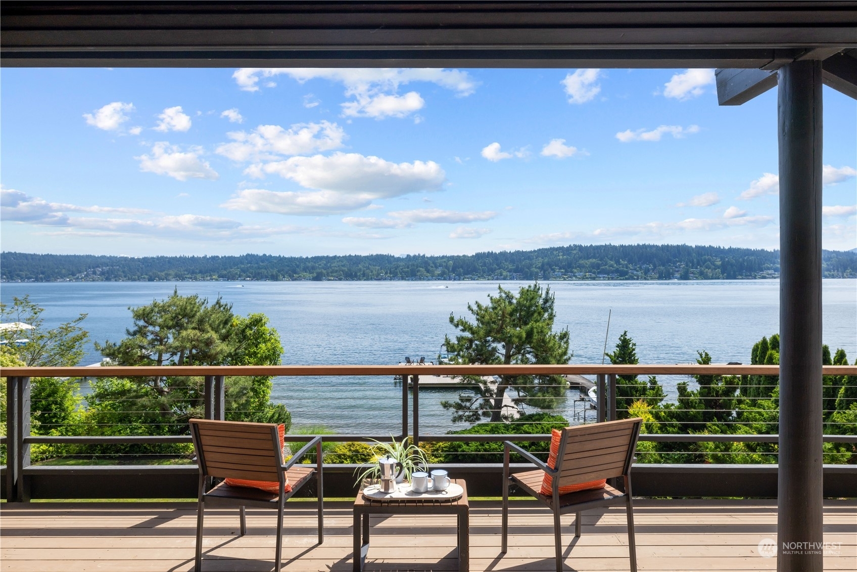 Property Photo:  1402 W Lake Sammamish Parkway SE  WA 98008 