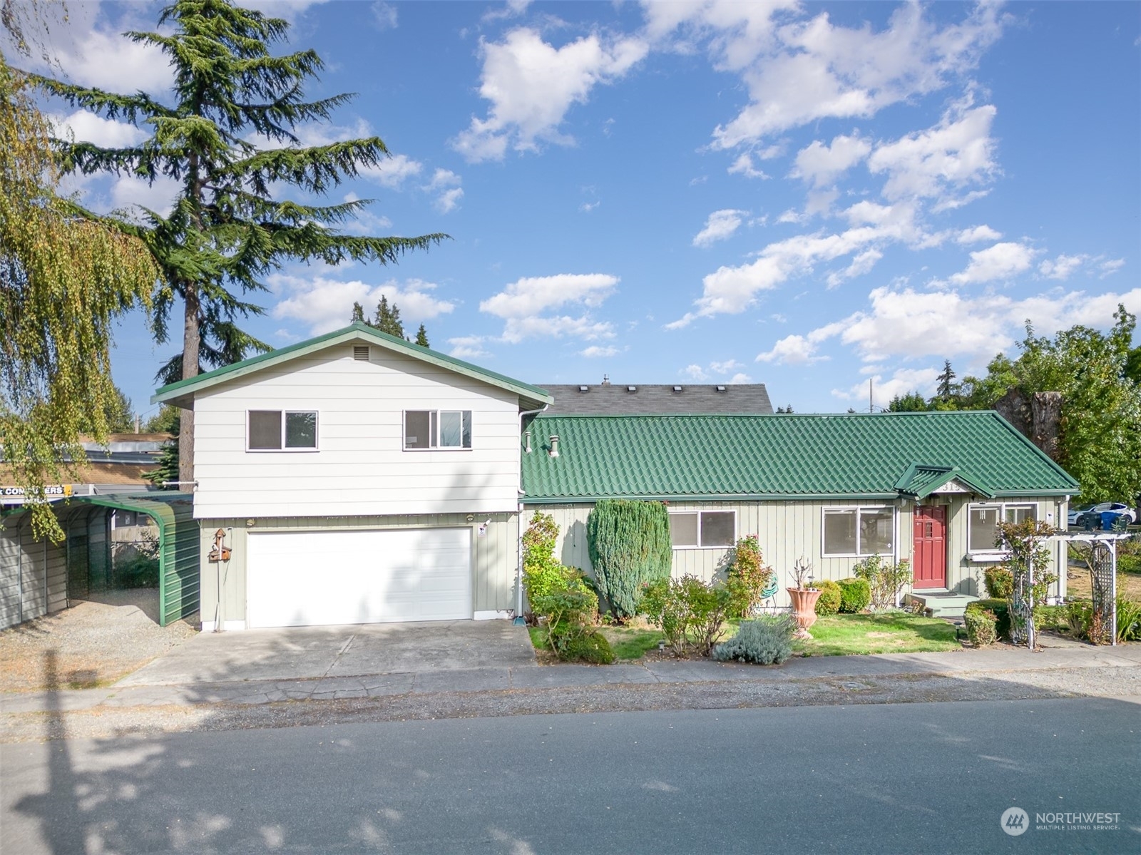 Property Photo:  315 15th Street SE  WA 98372 