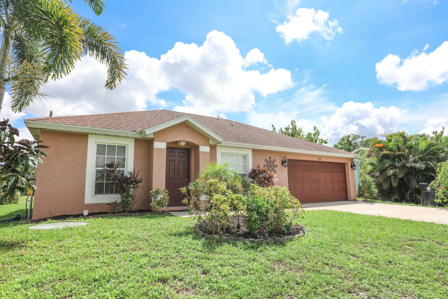 Property Photo:  611 SW Addie Street  FL 34983 