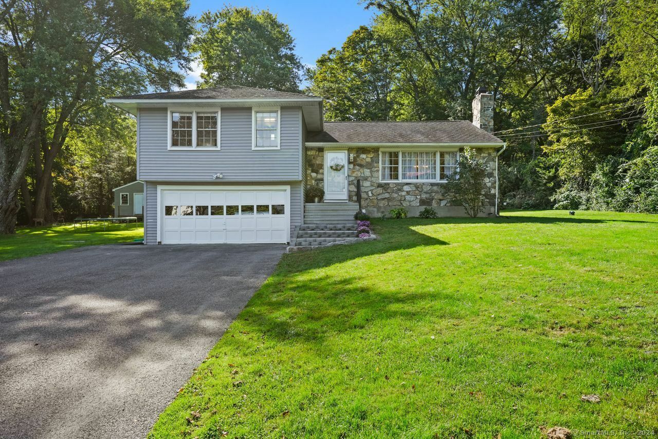 Property Photo:  6 Fox Run Lane  CT 06470 