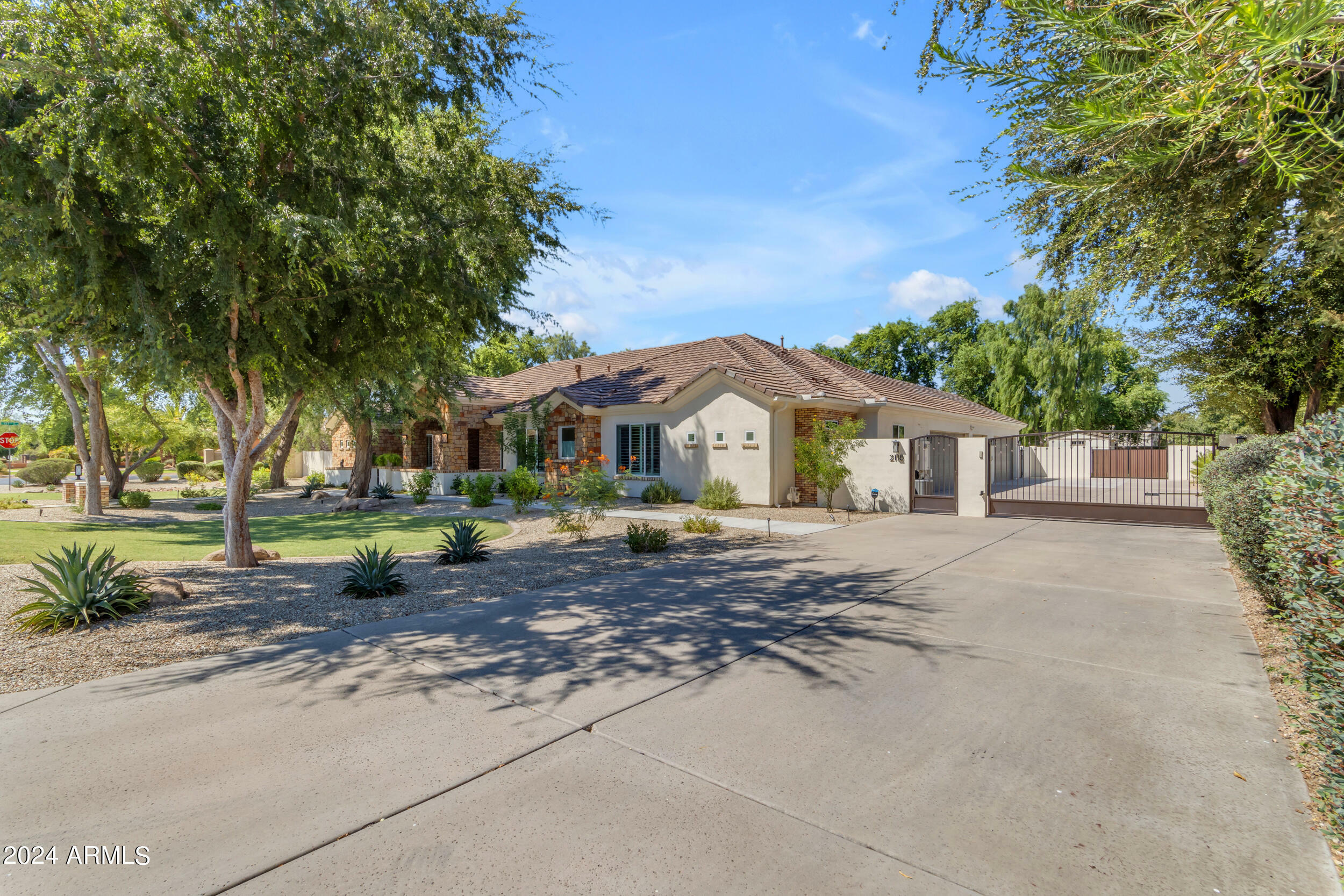 Property Photo:  2118 E Tiffany Court  AZ 85298 