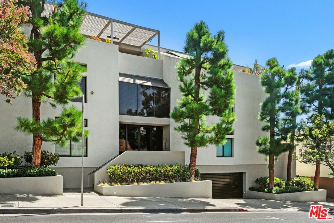 Property Photo:  950   Hancock Ave 203  CA 90069 