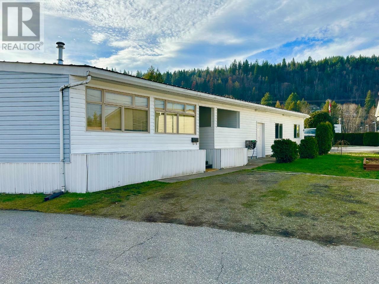 1545 Columbia Avenue 13  Castlegar BC V1N 1J1 photo