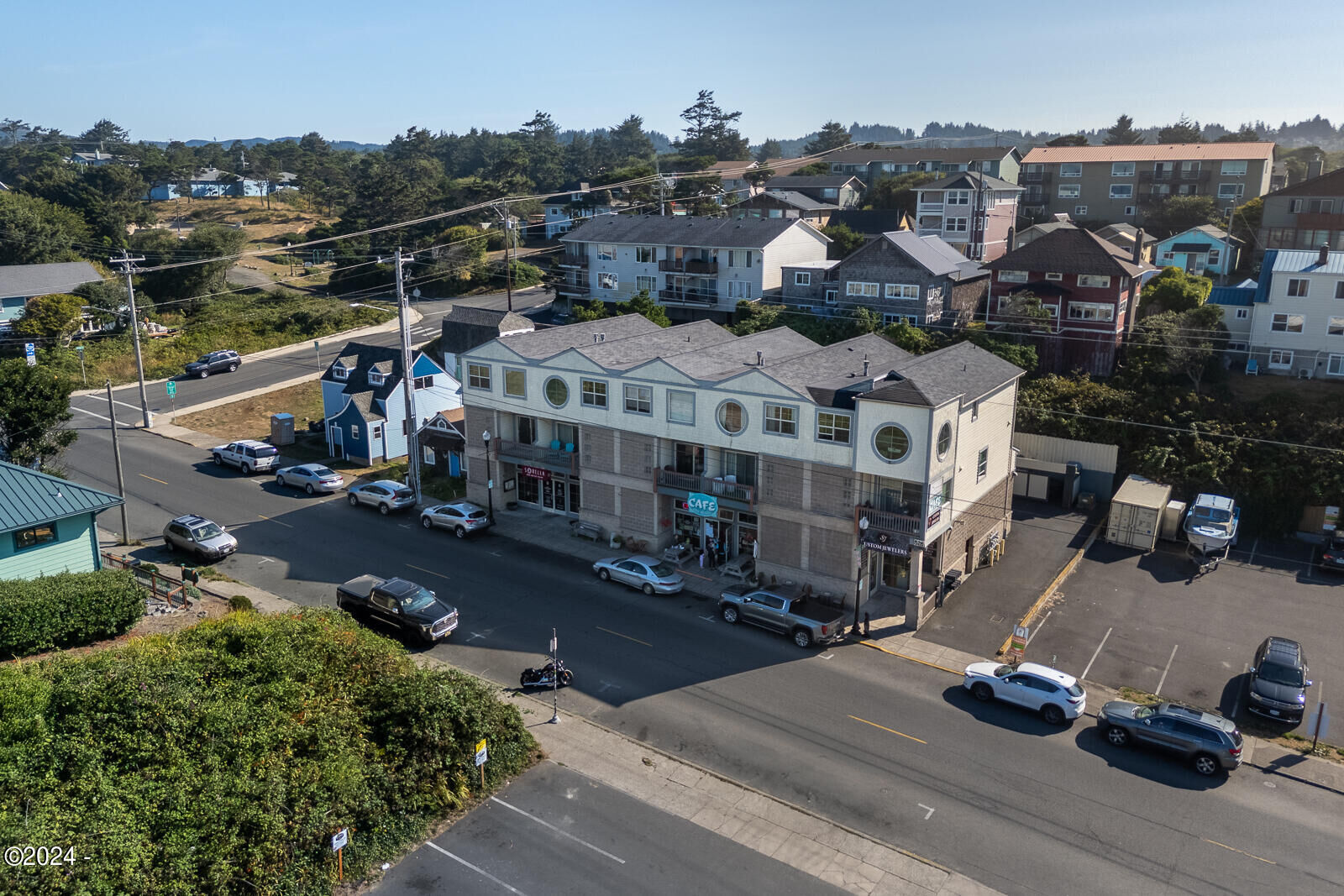 Property Photo: 526 NW Coast Street H OR 97365