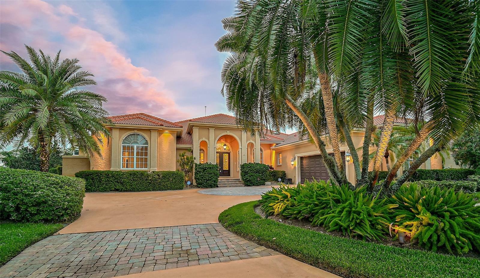 Property Photo:  909 Macewen Drive  FL 34229 