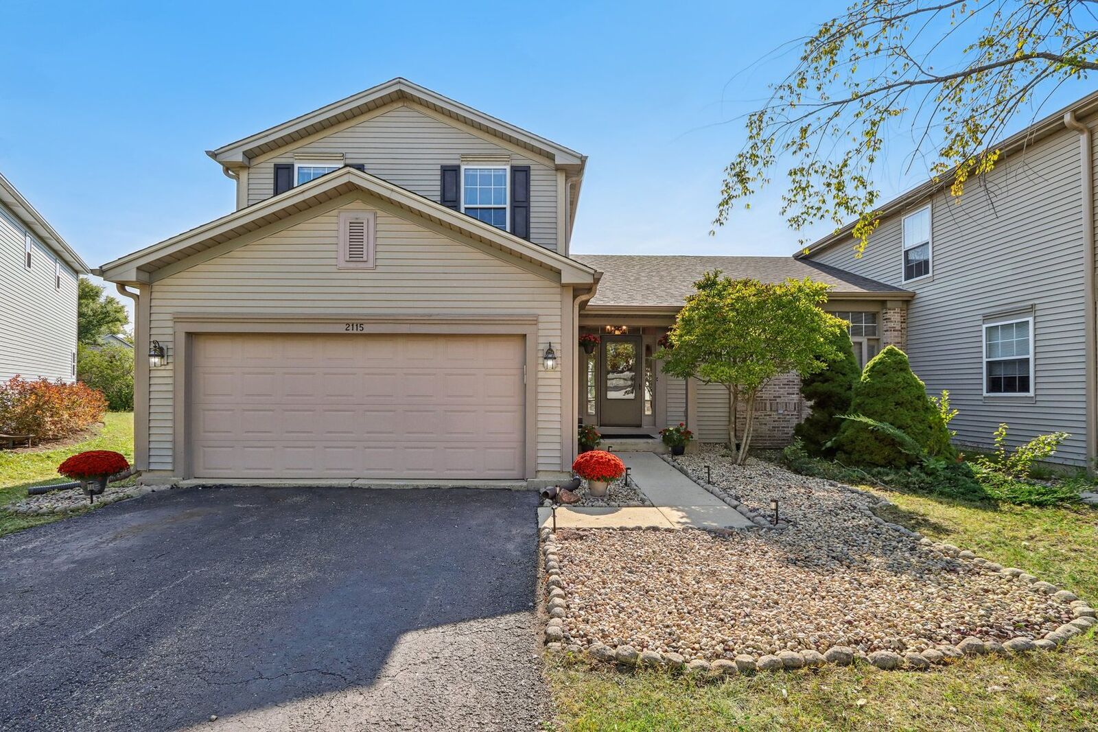 Property Photo: 2115 Ingersoll Court IL 60586