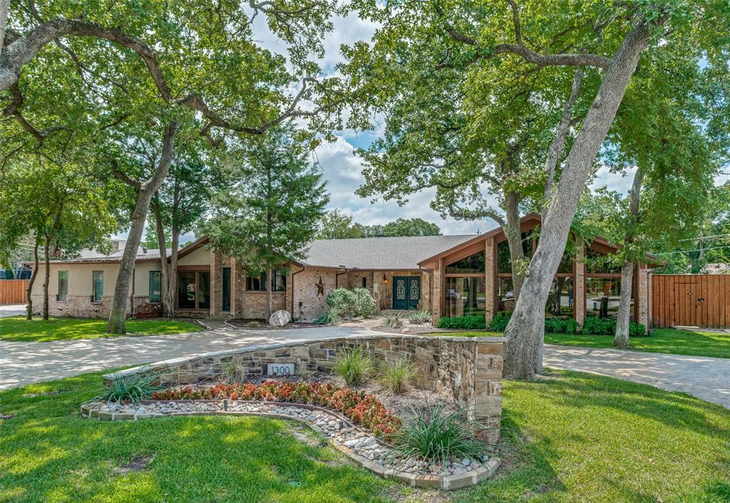 Photo de la propriété:  1300 Broadmoor Lane  TX 75061 