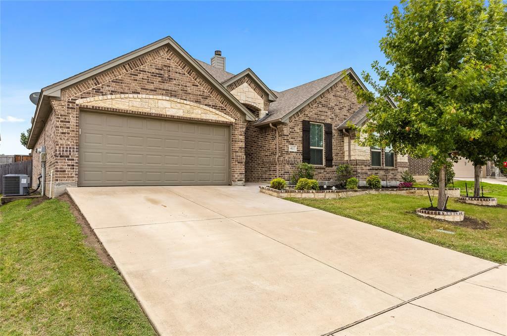 Property Photo:  407 Lone Star Drive  TX 76247 