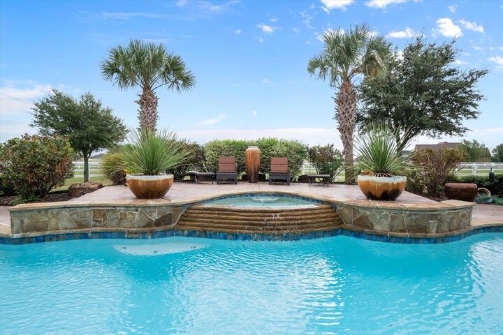 Property Photo: 160 Steel Dust Drive TX 75154