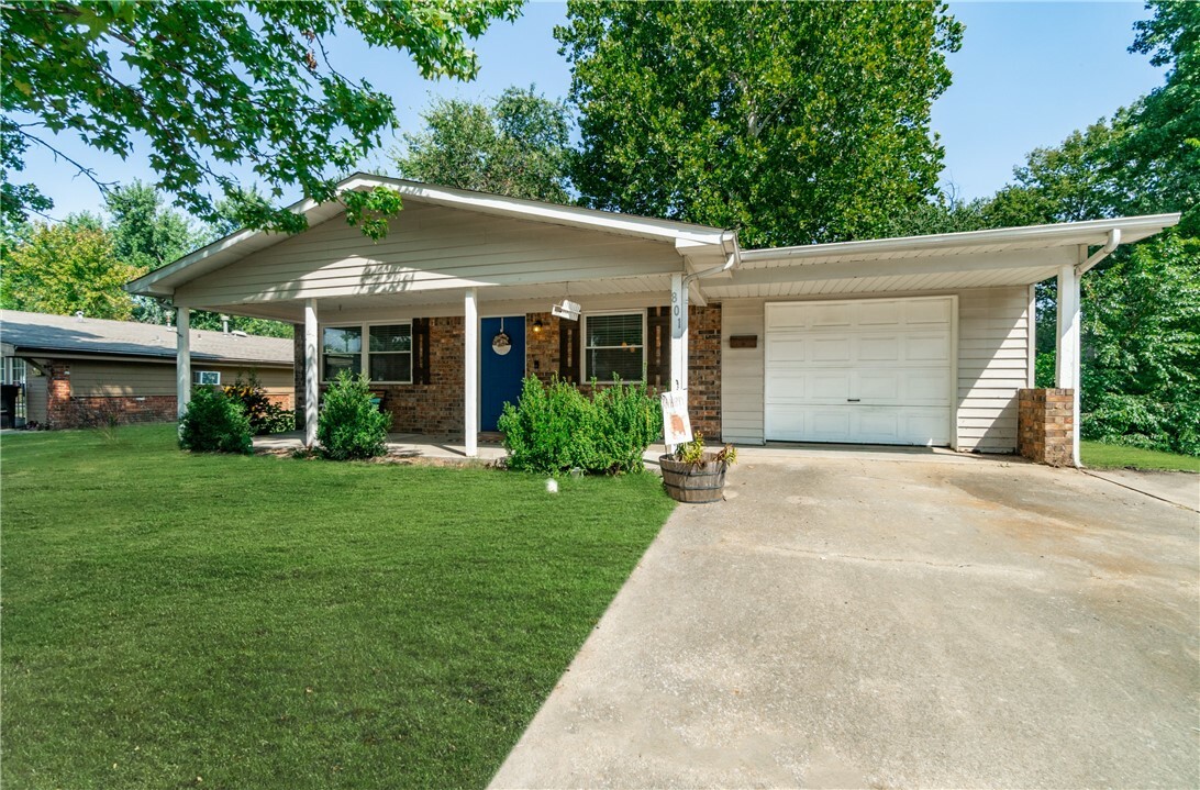 Property Photo:  801 Gail Street  AR 72762 