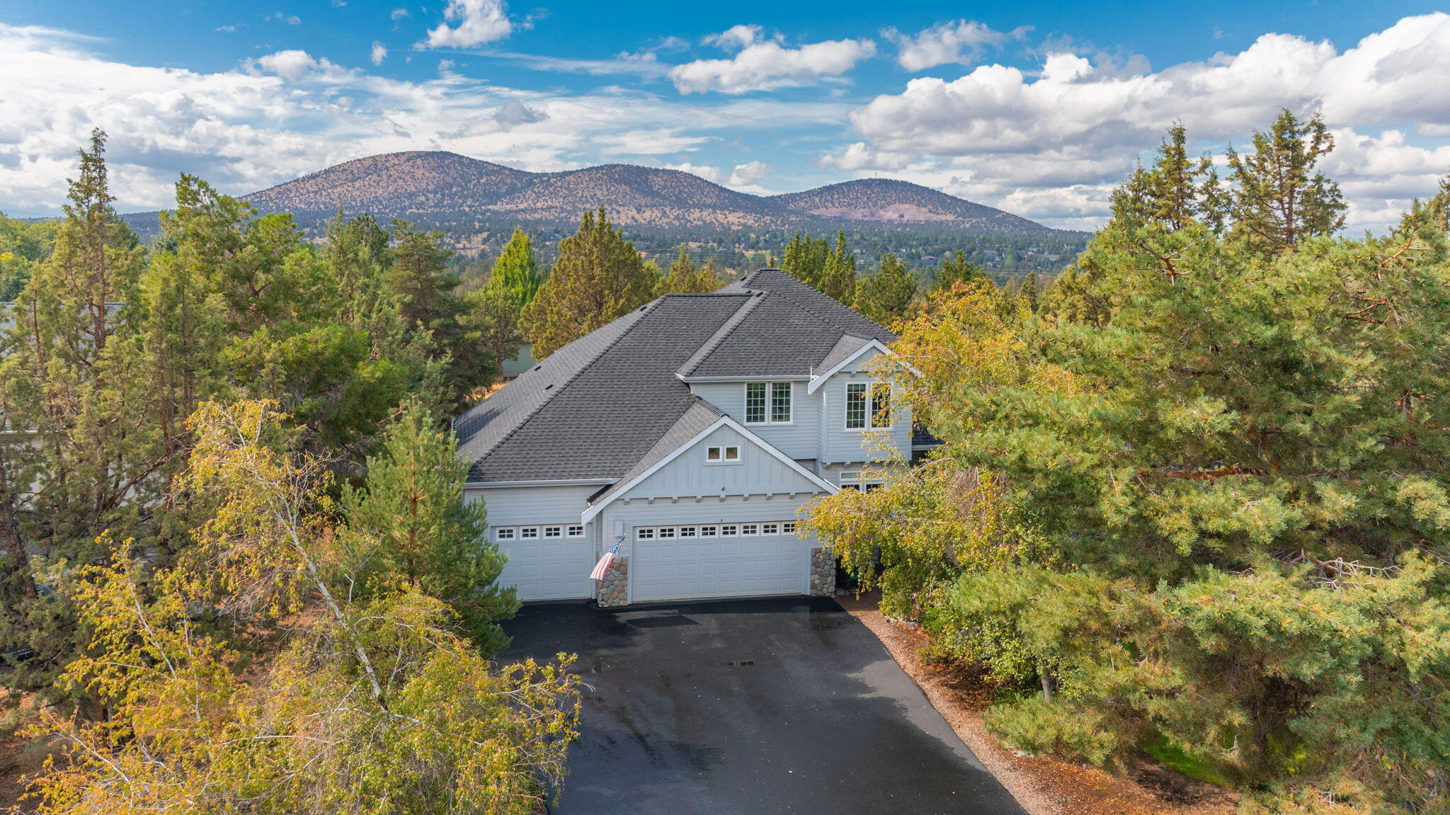 Property Photo:  2315 Linnet Lane  OR 97756 