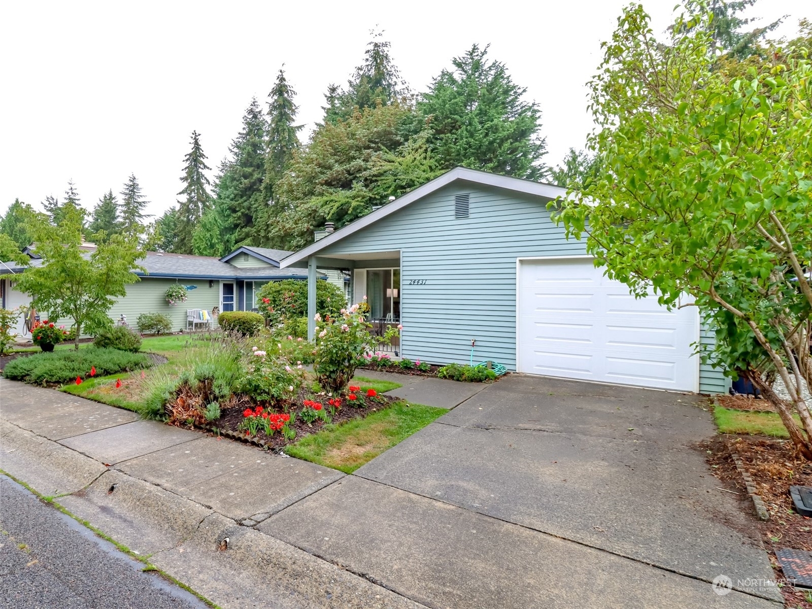 Property Photo:  24431 12th Avenue S  WA 98198 