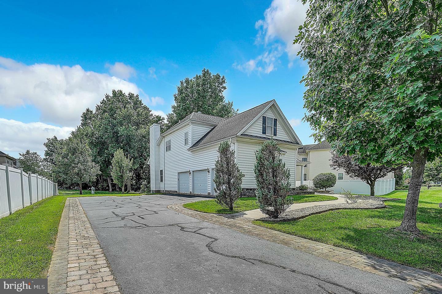 Property Photo:  1016 Essex Drive  PA 19020 