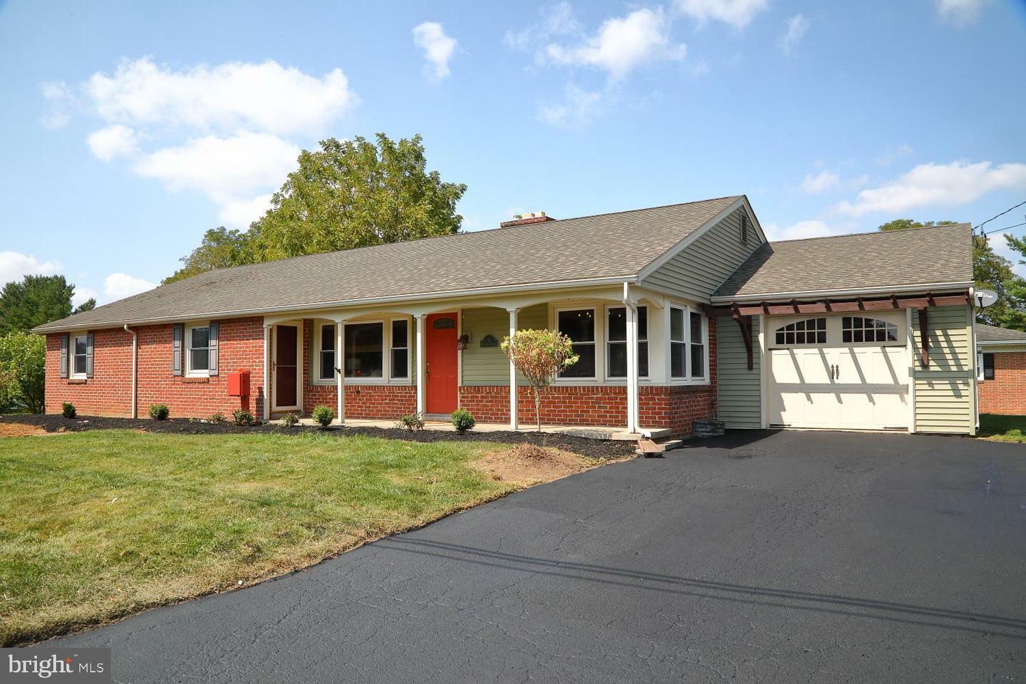 Property Photo:  25 Hillcrest Avenue  PA 17540 