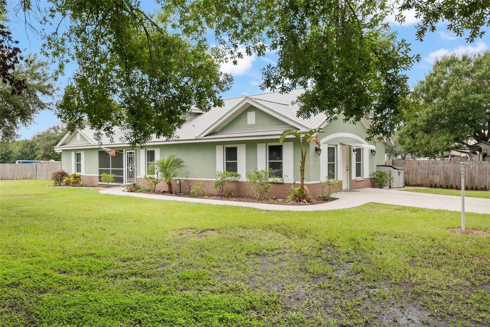 Property Photo:  4412 Holloway Meadow Lane  FL 33567 