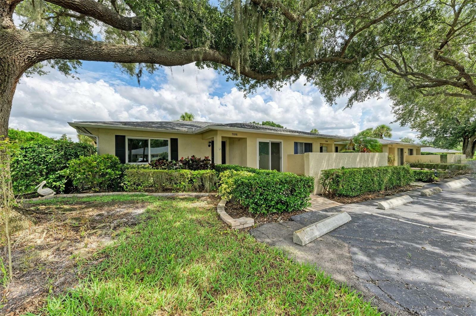 7016 W Country Club Drive N  Sarasota FL 34243 photo