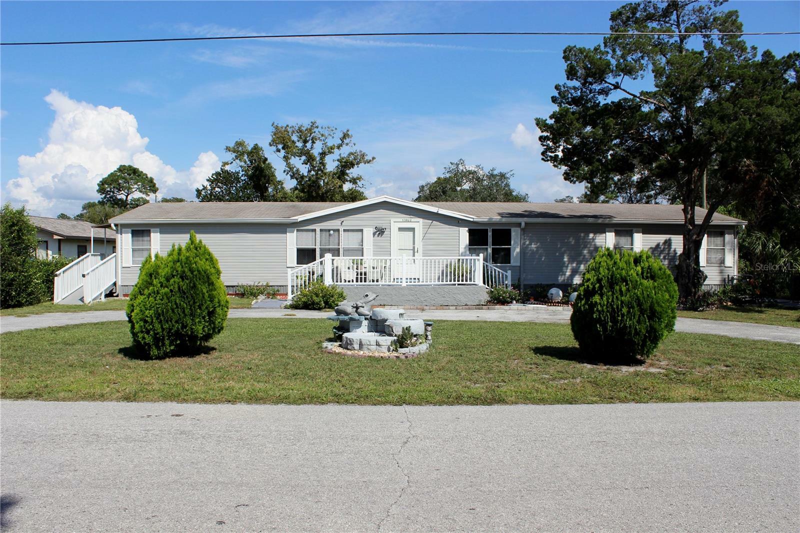 Property Photo:  13822 Litewood Drive  FL 34669 