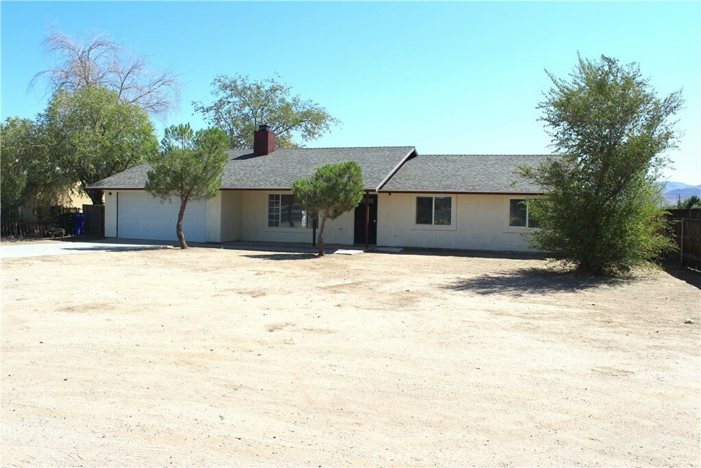 Property Photo:  13933 Quinnault Road  CA 92307 