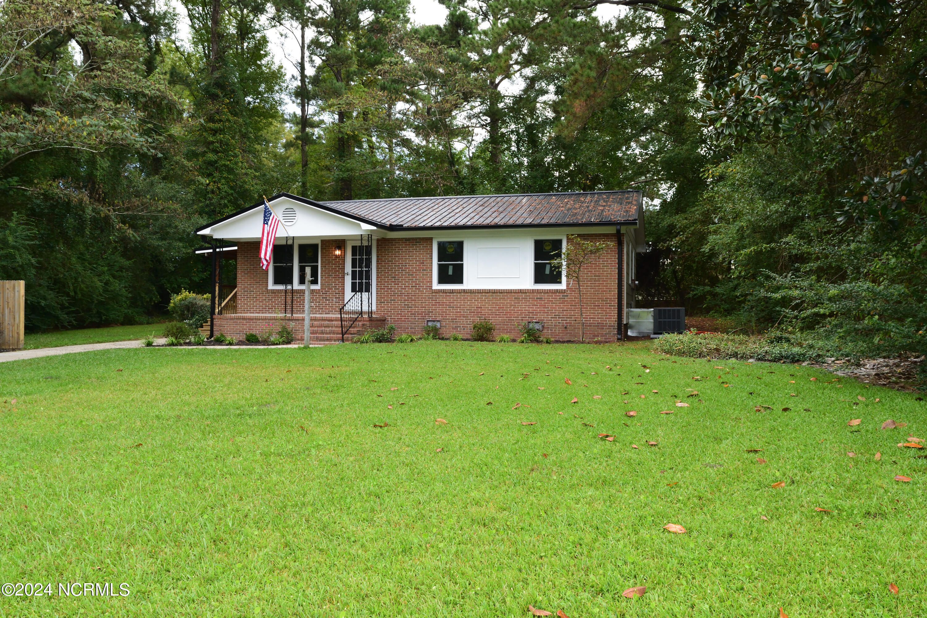 Property Photo: 105 Knight Place NC 28546