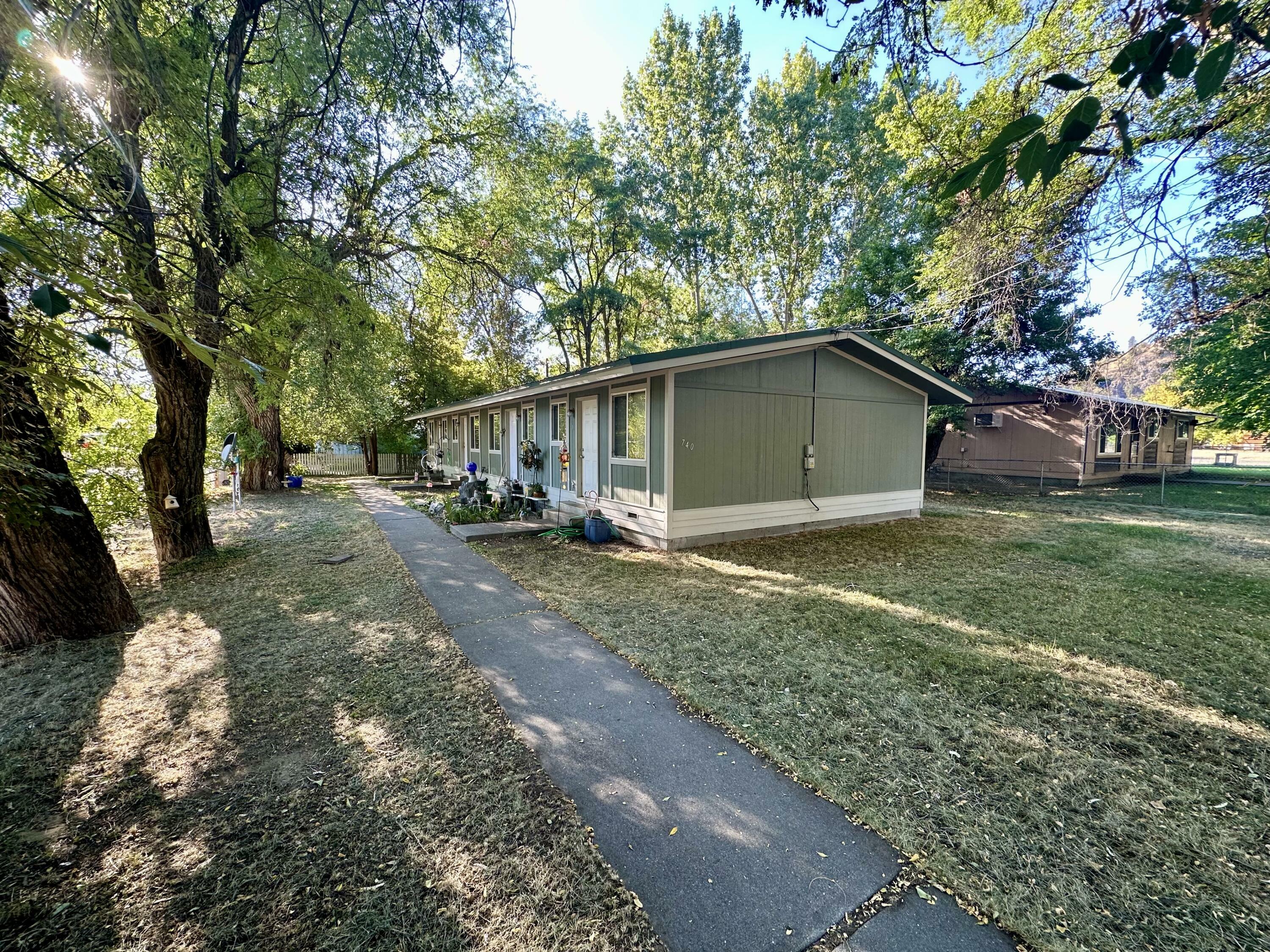 Property Photo:  740 Juniper St  WA 99141 