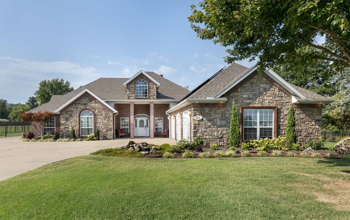 Property Photo:  2273 S Summerbrook Place  AR 72701 