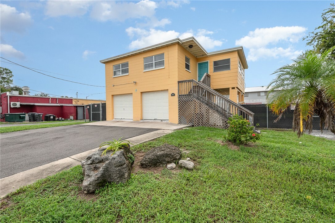 Property Photo:  624 S Grannis Avenue  FL 32796 