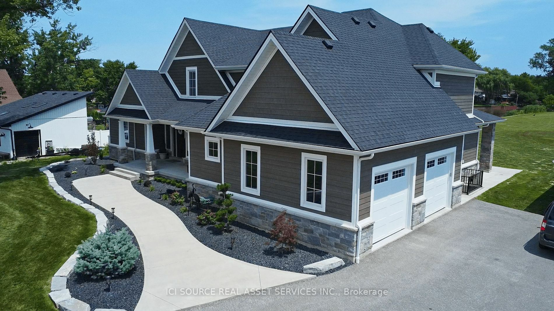 Photo de la propriété:  497 West Belle River Rd  ON N8L 0K7 