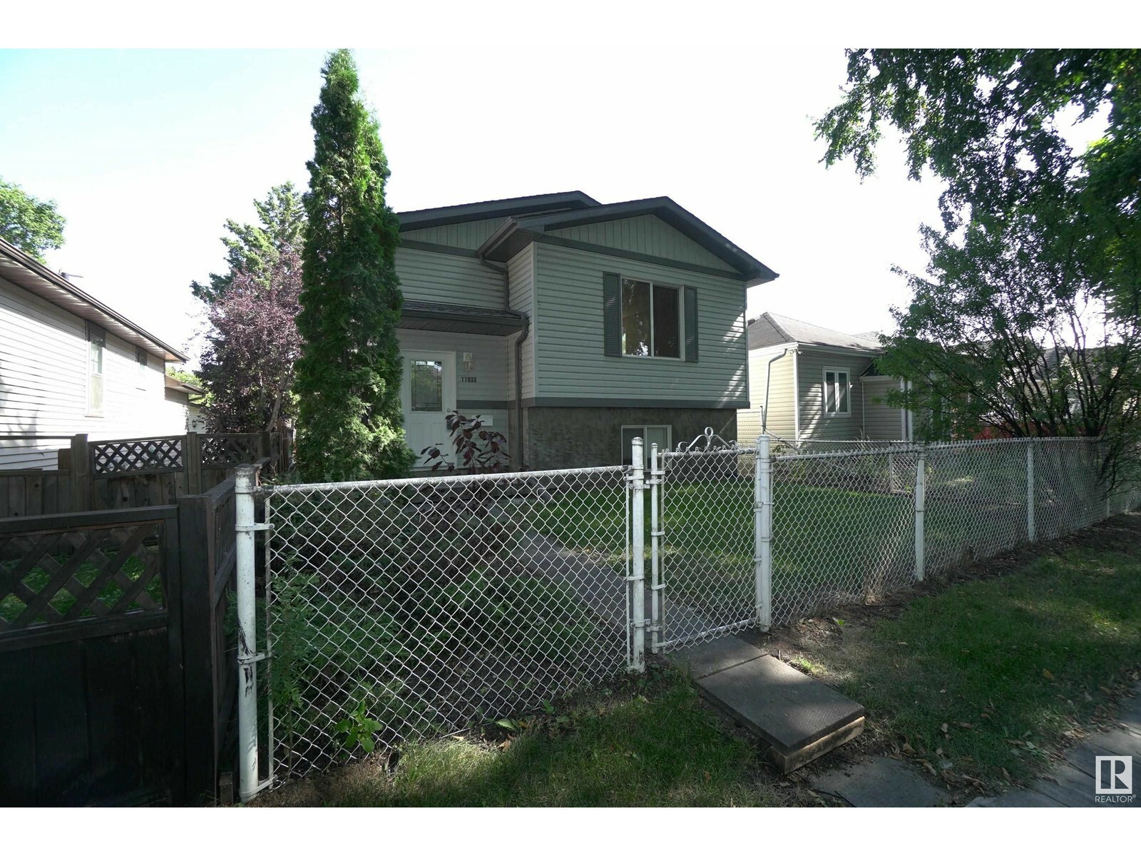 Photo de la propriété:  11933 95 St NW  AB T5G 1M4 