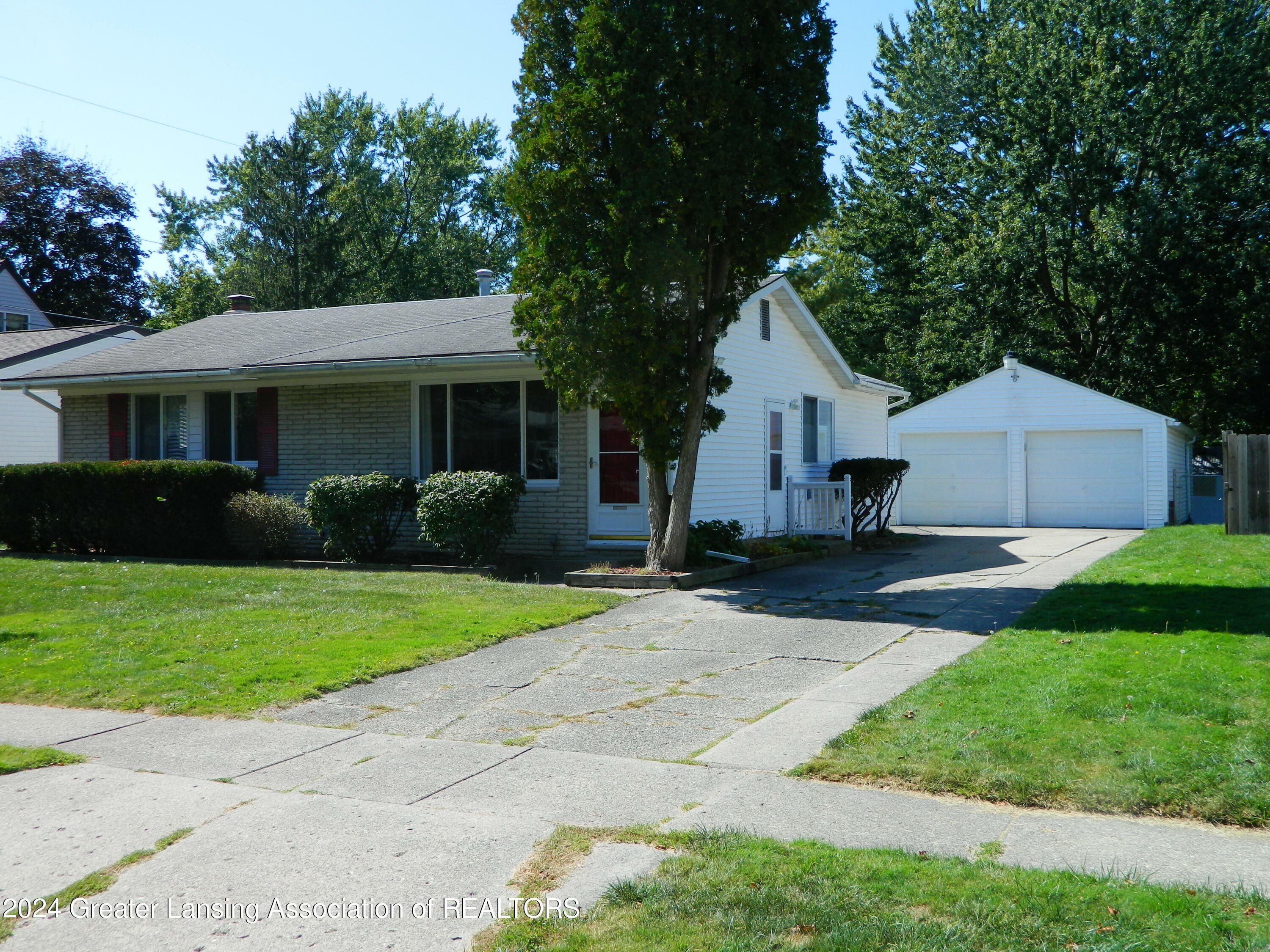 Property Photo:  1901 Cromwell Street  MI 48842 