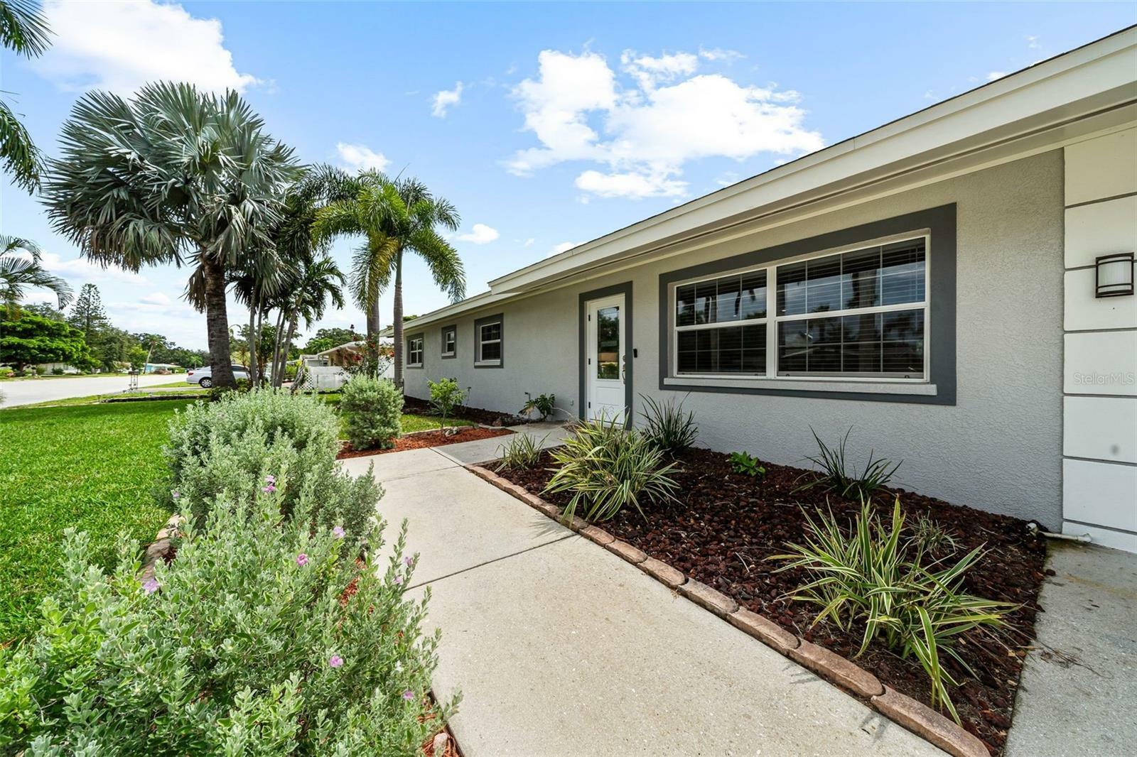 Property Photo:  5805 8th Avenue Drive W  FL 34209 