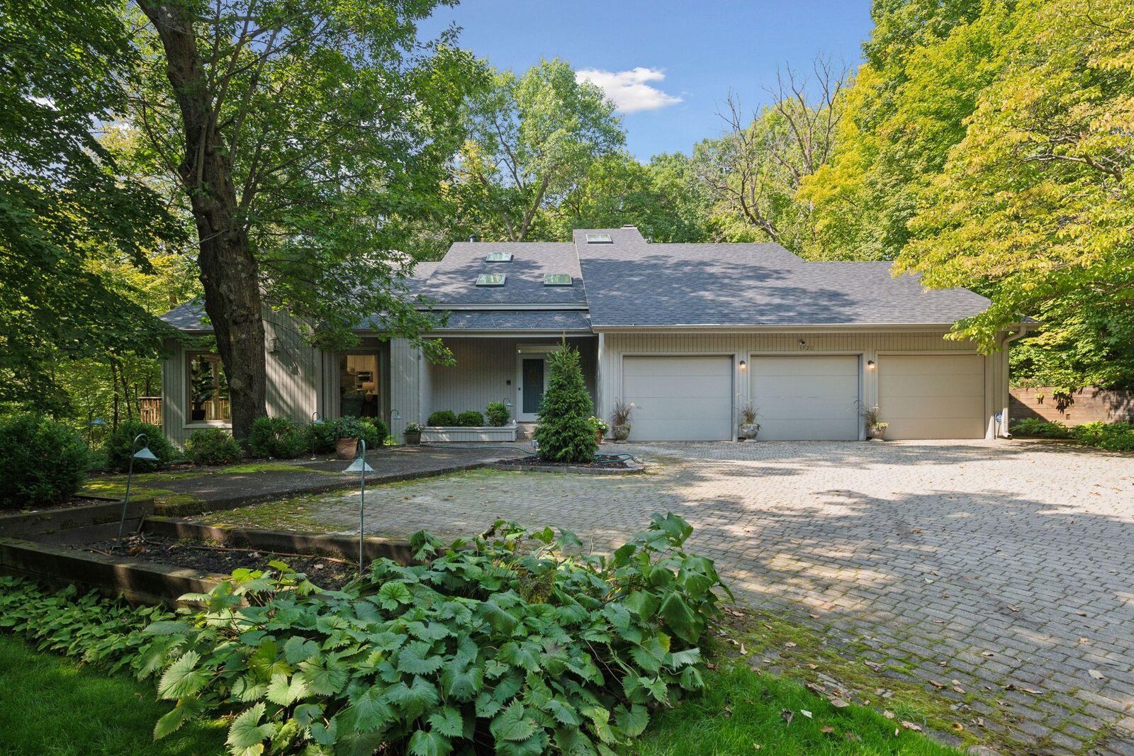 Property Photo:  1520 Tanglewood Road  MN 55356 