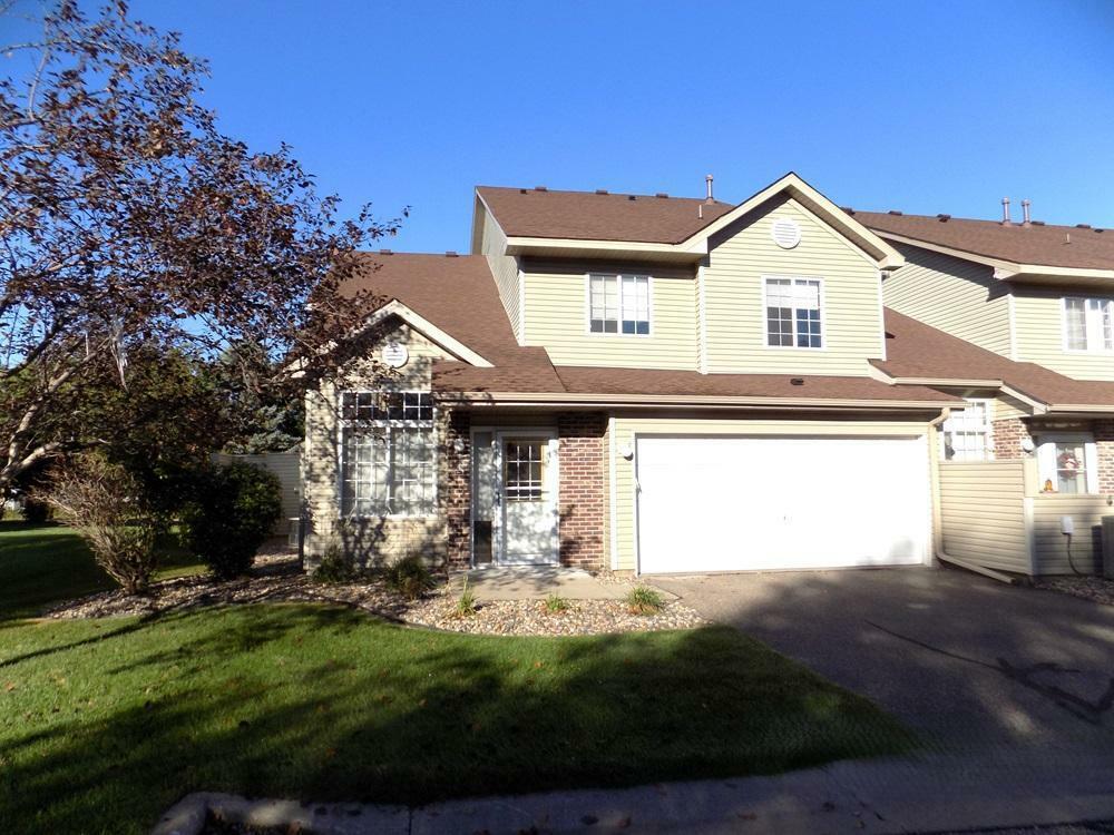 Property Photo:  2321 Oakridge Circle  WI 54016 