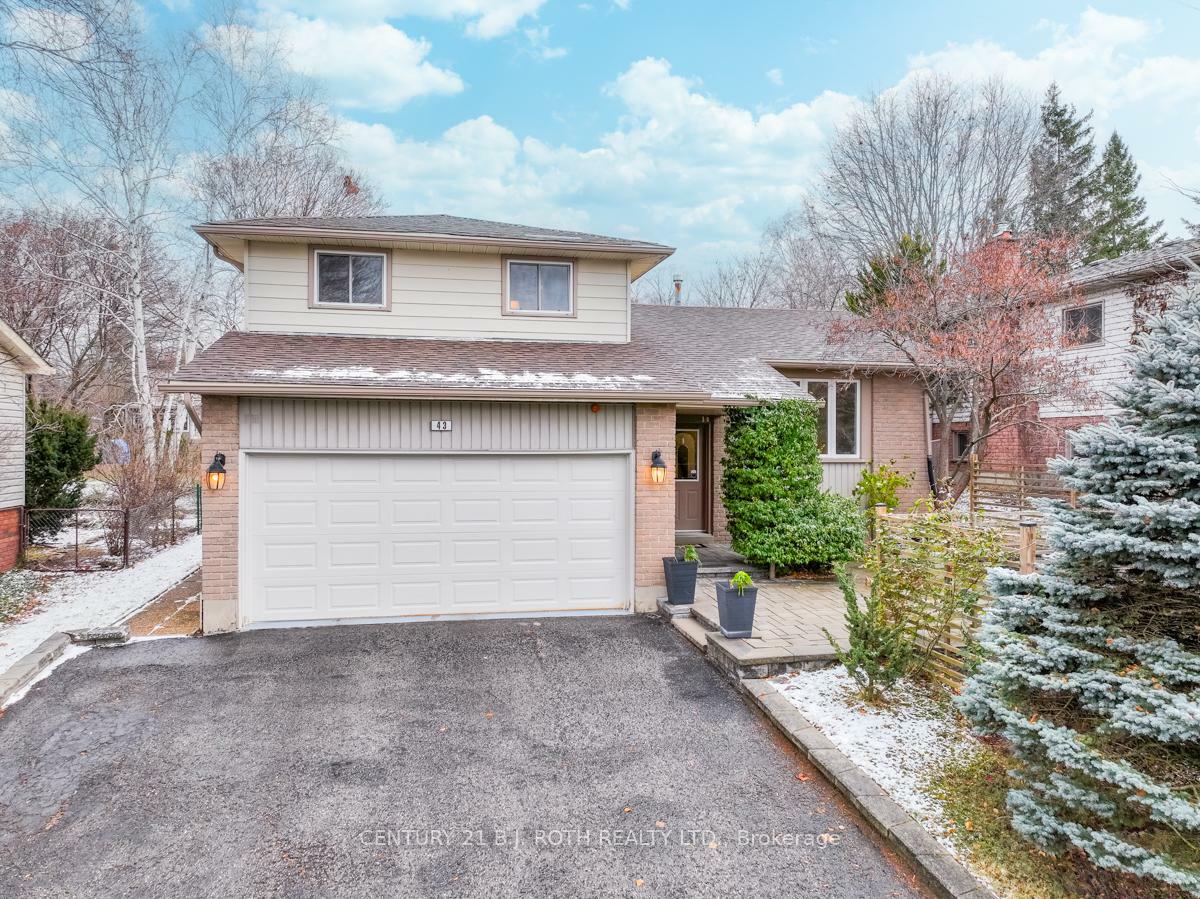 Property Photo: 43 Shoreview Dr W ON L4M 1G2