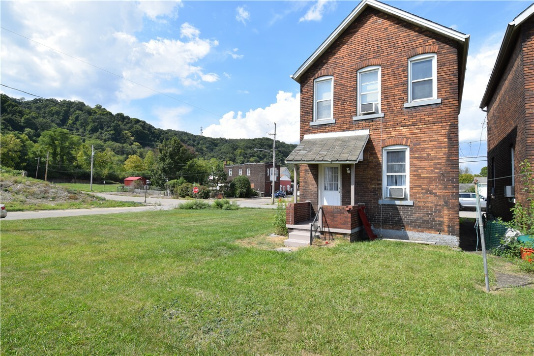 Property Photo:  503 5th Street  PA 15001 