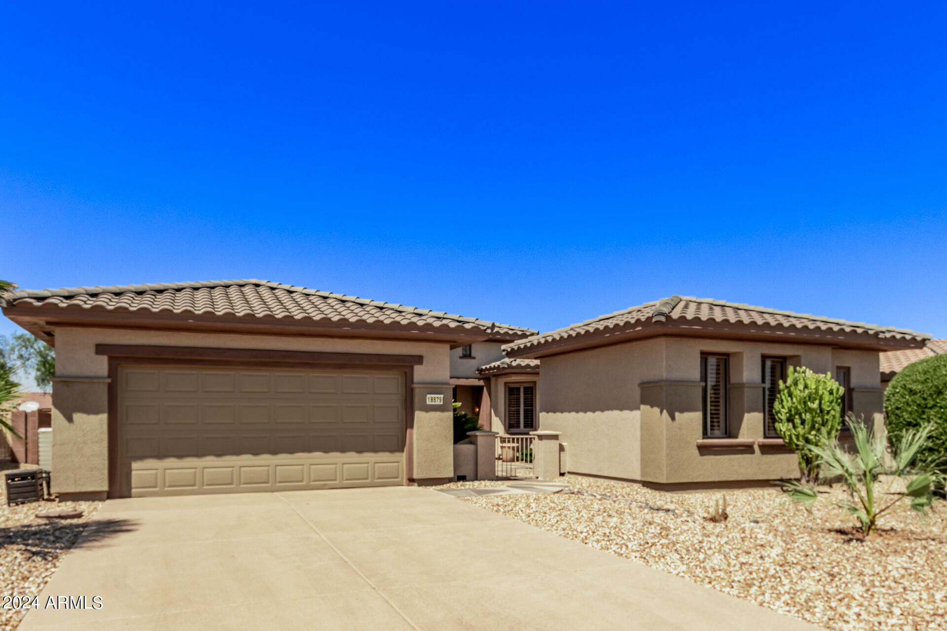 Property Photo:  18879 N Summerbreeze Way  AZ 85374 