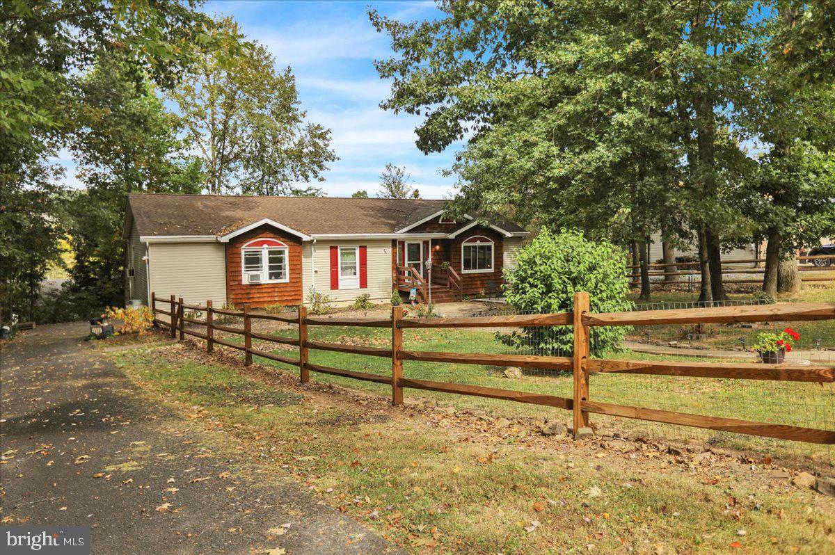 Property Photo:  200 Hatchet Cove  PA 17922 