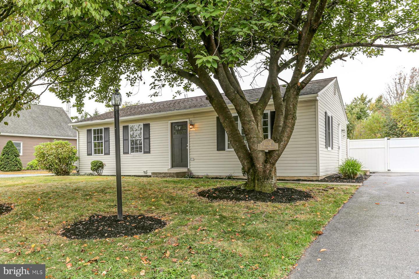 Property Photo:  1337 Queen Street  PA 17078 