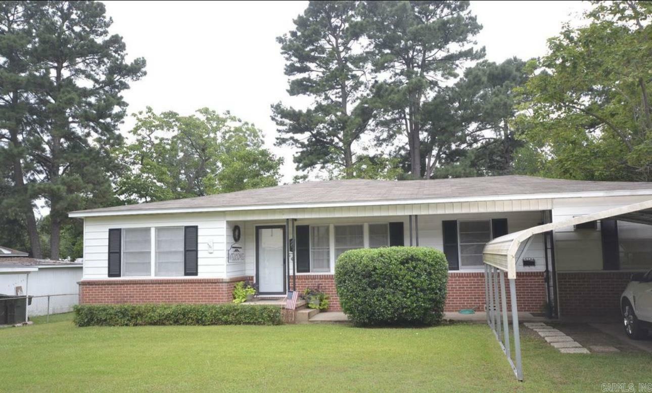 Property Photo:  1107 N Olive Street  AR 71753 